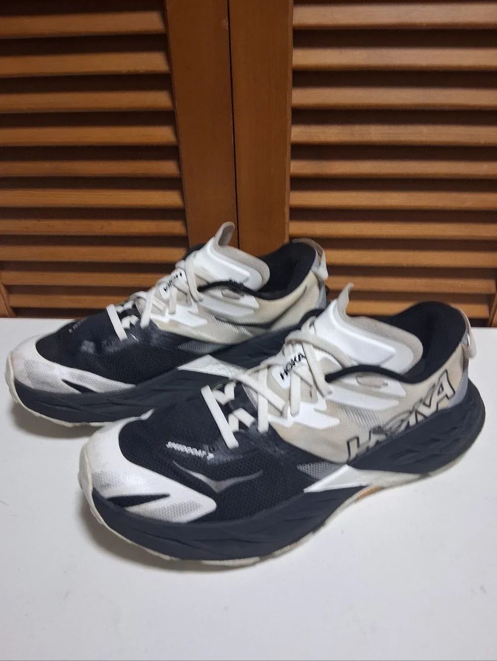 Hoka Speedgoat 7 BWHT Black White Women’s Running Shoe * Size: 9.5B